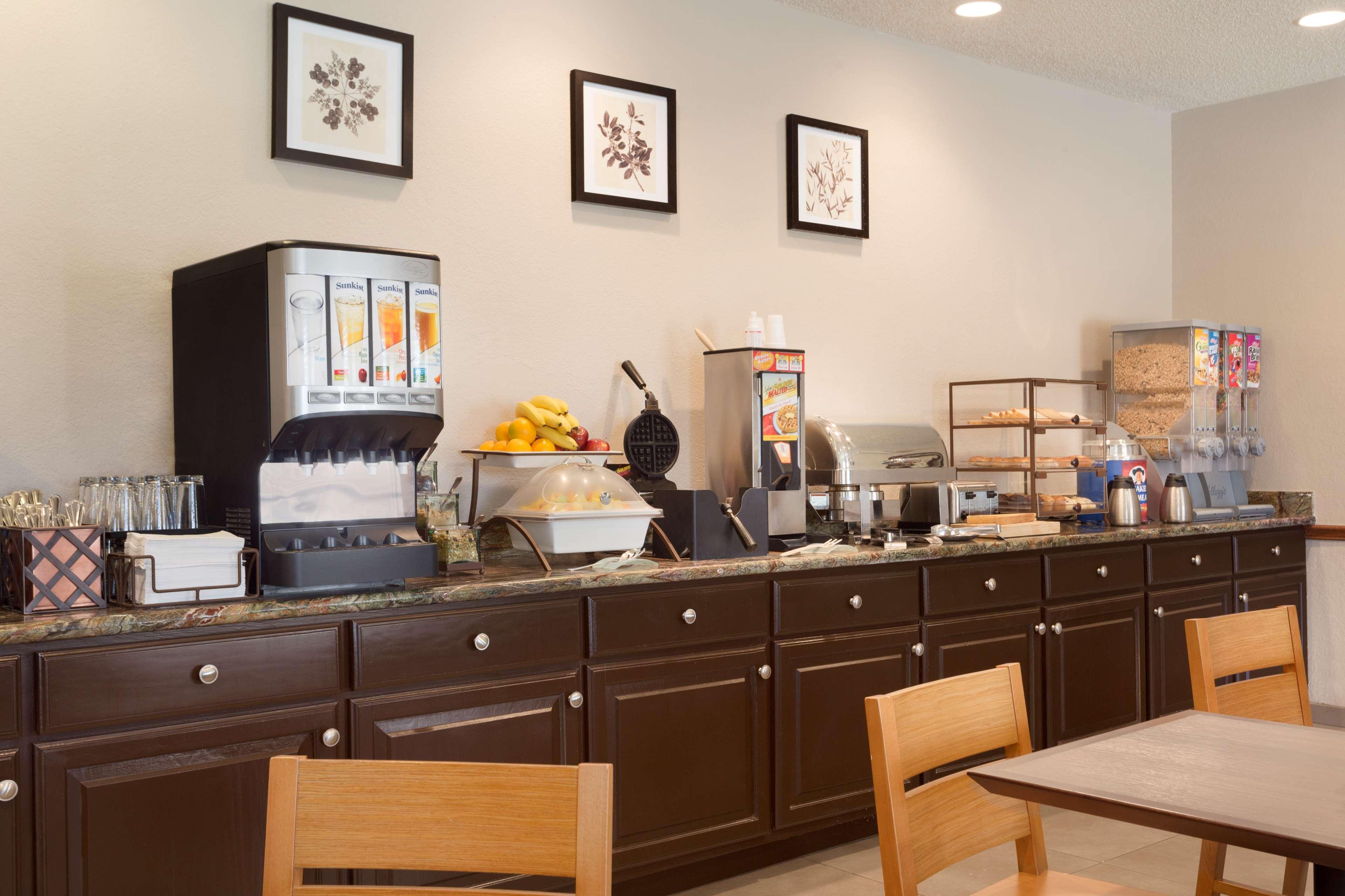 Hotel Country & By Radisson, Norman, Ok 3*